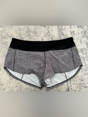 EUC lululemon low rise speed up short heather grey size 8